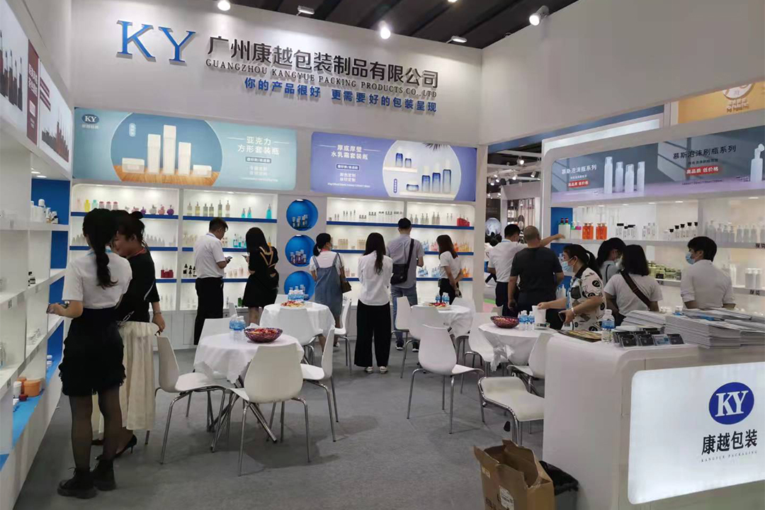 2021年第58屆美博會(huì)完美落幕。主打現(xiàn)貨區(qū)域產(chǎn)品和新推出的厚壁套裝系列產(chǎn)品吸引了眾多參觀者前來(lái)圍觀咨詢(xún) ?來(lái)來(lái)往往的客戶(hù)絡(luò)繹不絕，現(xiàn)場(chǎng)人氣爆滿(mǎn)，收獲了參觀者們一致的好評(píng)和認(rèn)可