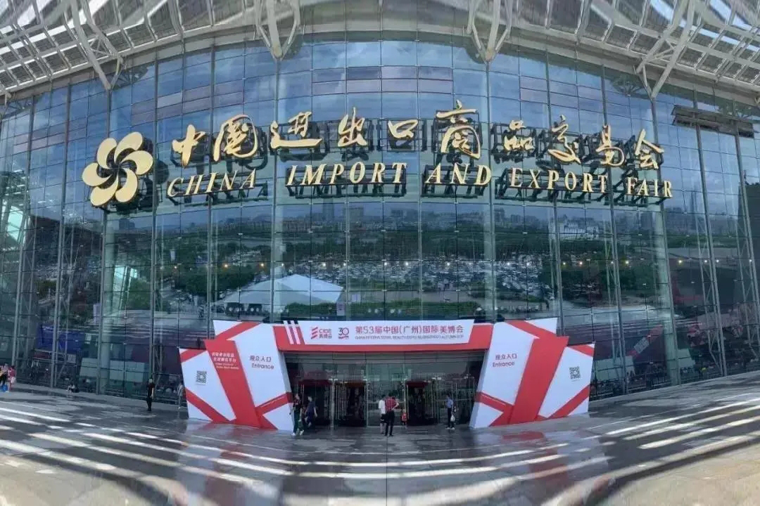 2021年第58屆美博會(huì)完美落幕。主打現(xiàn)貨區(qū)域產(chǎn)品和新推出的厚壁套裝系列產(chǎn)品吸引了眾多參觀者前來(lái)圍觀咨詢(xún) ?來(lái)來(lái)往往的客戶(hù)絡(luò)繹不絕，現(xiàn)場(chǎng)人氣爆滿(mǎn)，收獲了參觀者們一致的好評(píng)和認(rèn)可