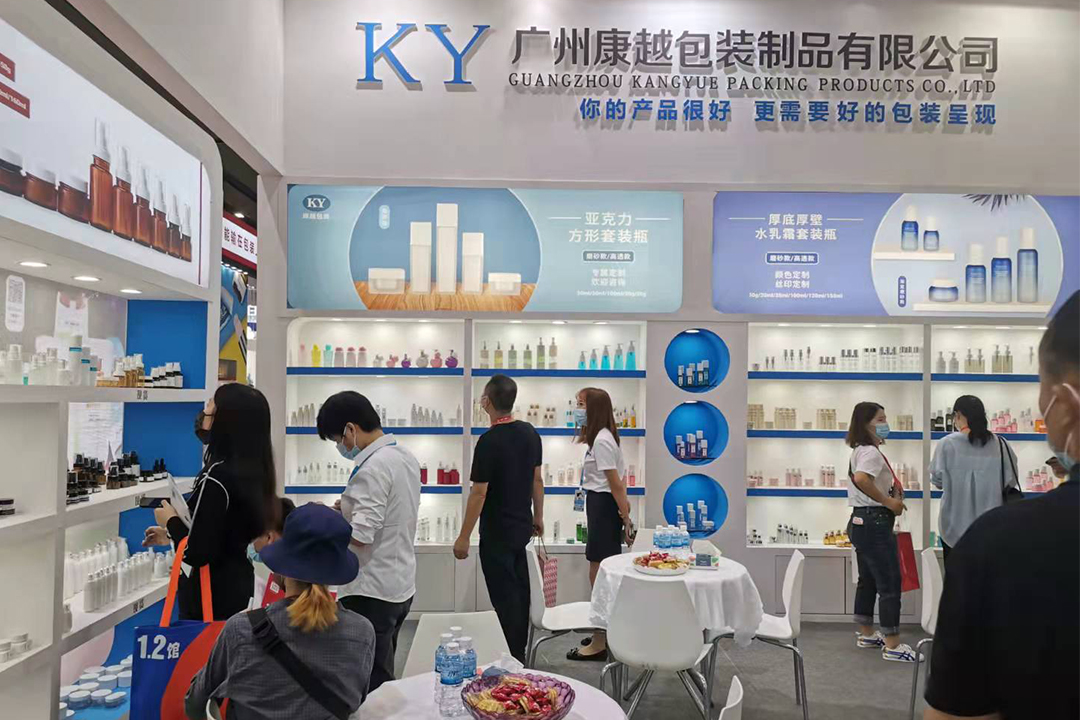 2021年第58屆美博會(huì)完美落幕。主打現(xiàn)貨區(qū)域產(chǎn)品和新推出的厚壁套裝系列產(chǎn)品吸引了眾多參觀者前來(lái)圍觀咨詢(xún) ?來(lái)來(lái)往往的客戶(hù)絡(luò)繹不絕，現(xiàn)場(chǎng)人氣爆滿(mǎn)，收獲了參觀者們一致的好評(píng)和認(rèn)可