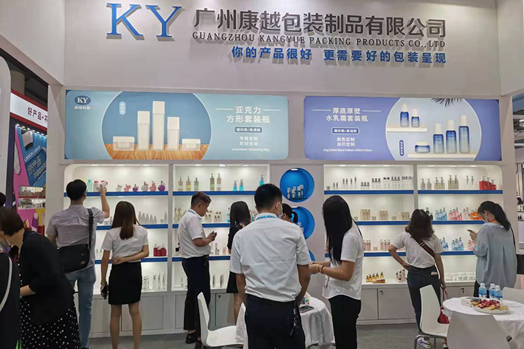 2021年第58屆美博會(huì)完美落幕。主打現(xiàn)貨區(qū)域產(chǎn)品和新推出的厚壁套裝系列產(chǎn)品吸引了眾多參觀者前來(lái)圍觀咨詢(xún) ?來(lái)來(lái)往往的客戶(hù)絡(luò)繹不絕，現(xiàn)場(chǎng)人氣爆滿(mǎn)，收獲了參觀者們一致的好評(píng)和認(rèn)可